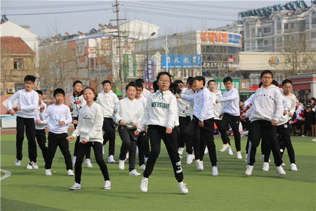 新海实验中学延安校区举行第十七届校园文化艺术节启动仪式暨七年级